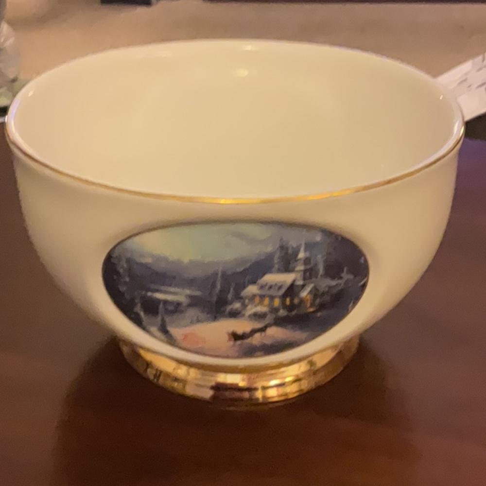 THOMAS KINKADE Sunday Evening Sleigh Ride Footed Planter Bowl